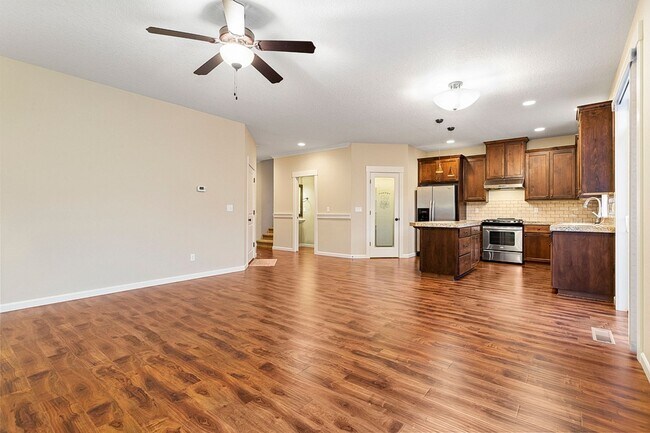 Building Photo - Excellent Condition Three Bedroom + Office, Fenced Backyard, Central AC