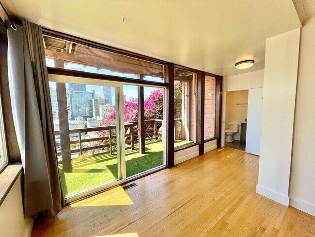 Building Photo - 2BR/1BA PANO Views from Top Telegraph Hill...