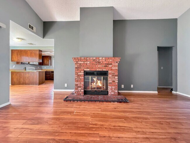 Foto del edificio - 2500 Topaz Ln