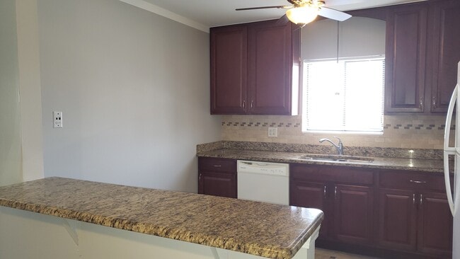 Building Photo - 1033 Spruce St