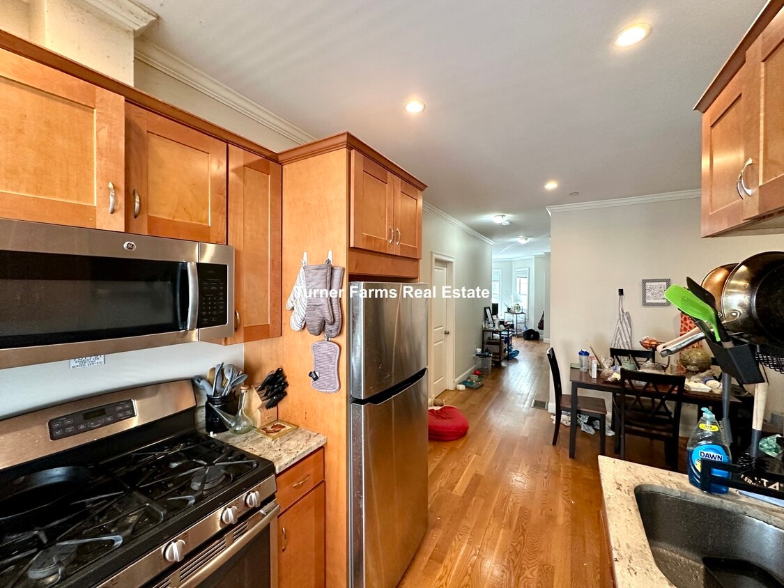 Primary Photo - 10 Marney St