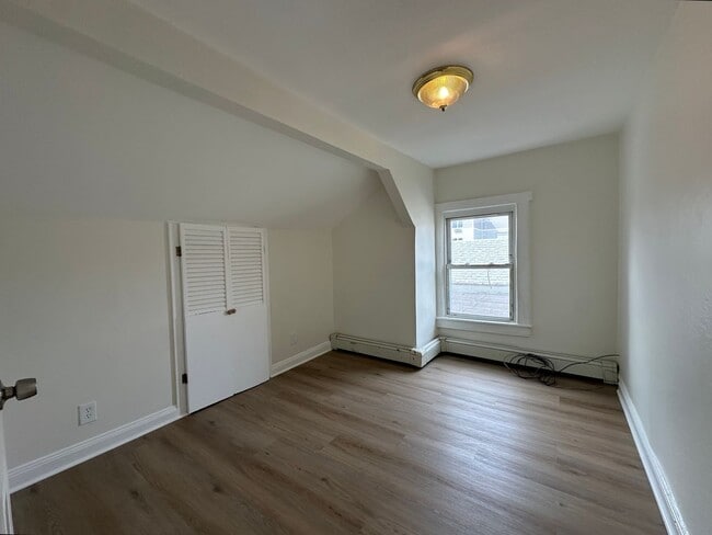 Building Photo - 300 Redmond St