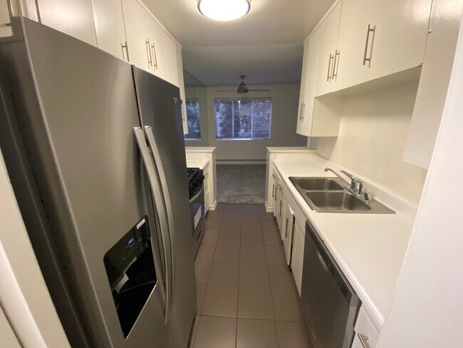 #303 - Cocina - Princess Apartments