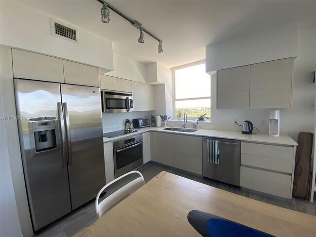Foto del edificio - 4250 Biscayne Blvd