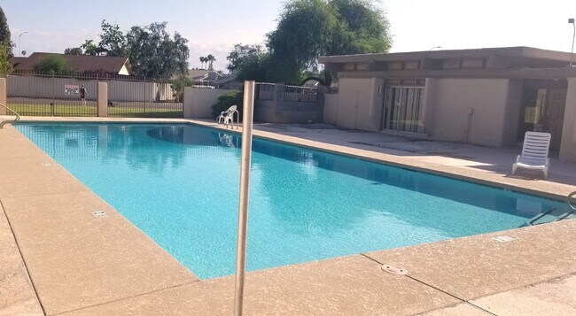 Building Photo - STUNNING TWO-STORY 2 BEDROOMS TOWNHOUSE FO...