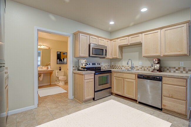 Building Photo - Tabor Pointe Apartments