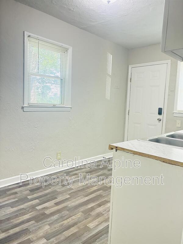 Building Photo - 2648 Olando St