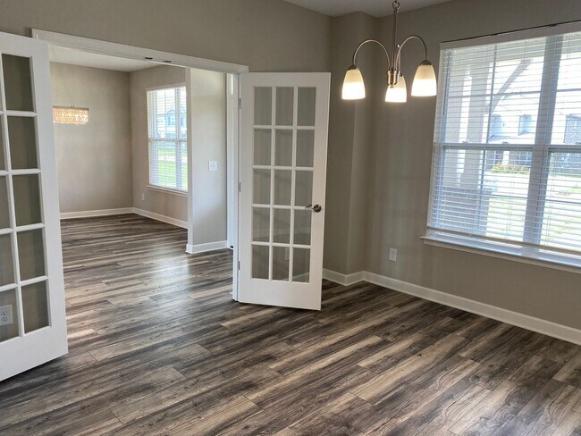 Building Photo - 5 br, 4 bath House - 412 Davenport Dr.