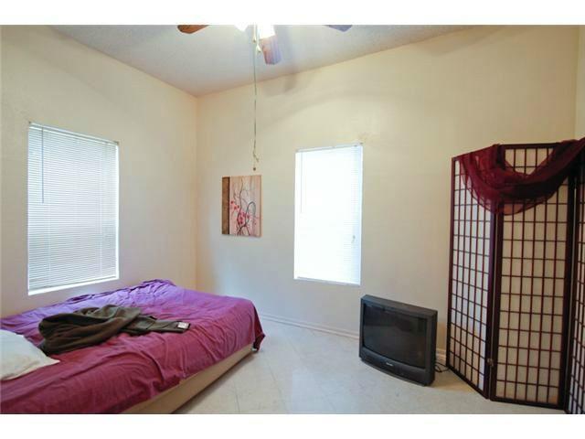 Building Photo - 911 Romeria Dr