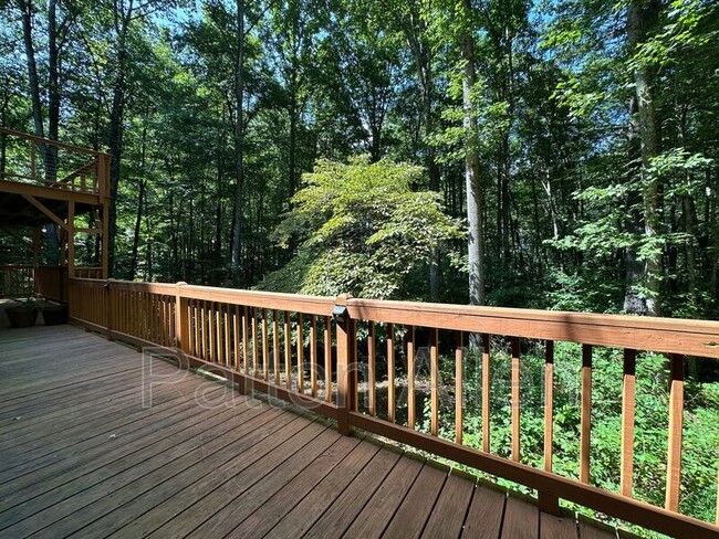 Building Photo - 9 Ravenwood Ln