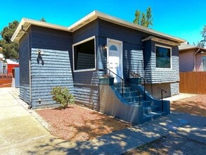 Building Photo - 2611 Coolidge Ave