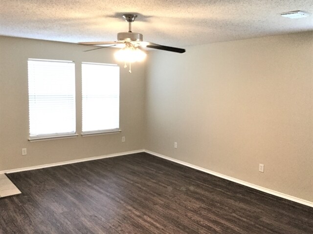 Building Photo - 1006 Bradford Ln