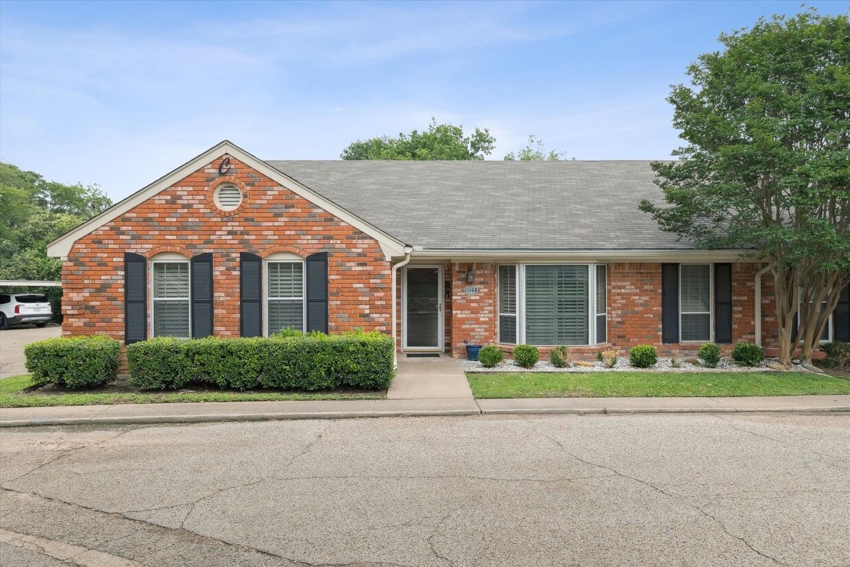Foto principal - Pristine Updated Indian Creek Condo
