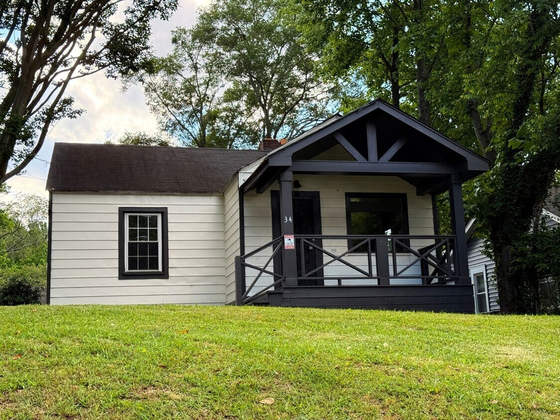 Foto principal - Charming 2BR/1Bth bungalow in Atlanta