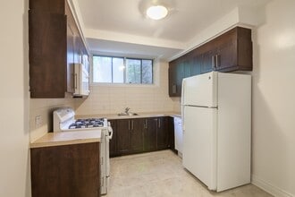 Building Photo - 4515 Av. Dupuis