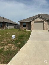 Building Photo - 3207 Stonewall Dr