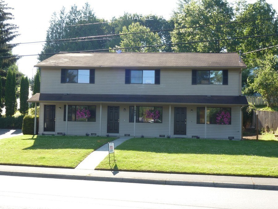 Primary Photo - 1002 Maple Ave