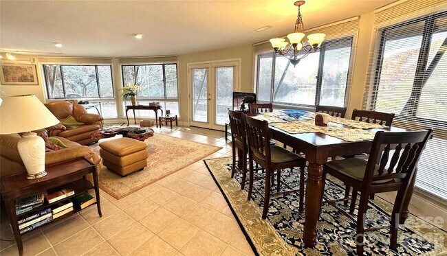 Foto del edificio - 424 Lakeview Dr
