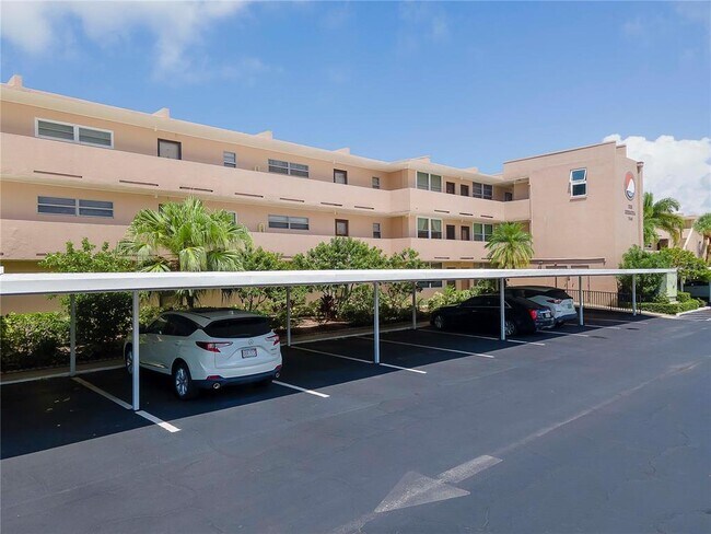 Foto del edificio - 7540 Bay Island Dr S