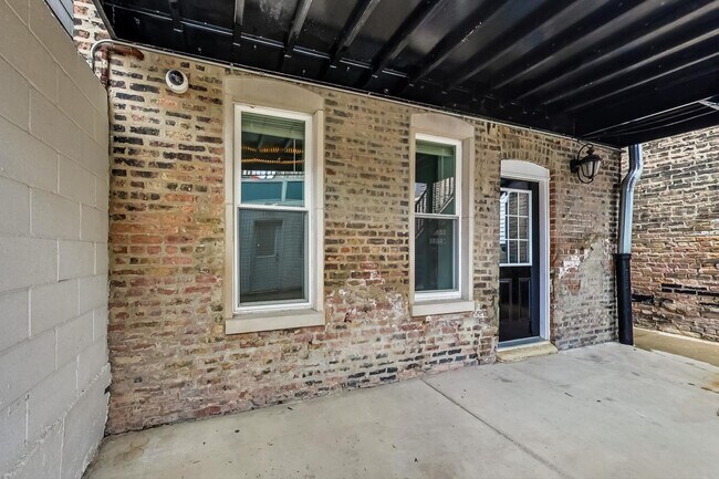 Foto del edificio - 1317 W 18th Pl