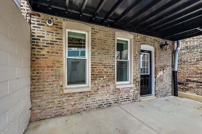 Building Photo - 1317 W 18th Pl
