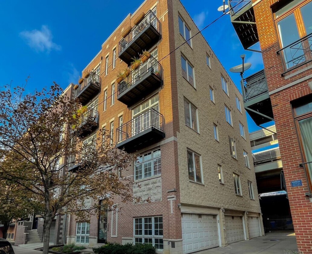 Foto principal - 1875 N Winnebago Ave