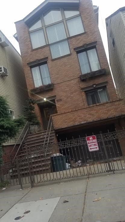 Primary Photo - 216 4th St
