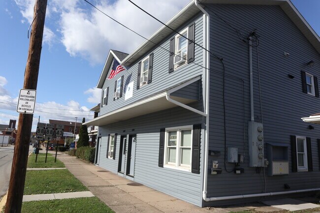 Building Photo - 450 3rd St
