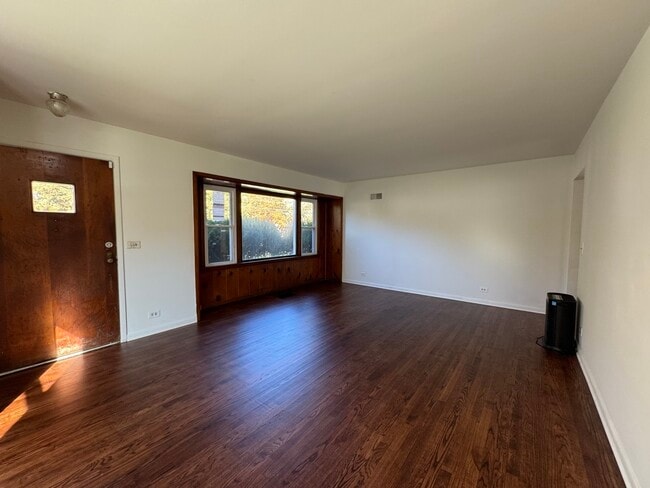 Building Photo - 29W211 Calumet Ave E