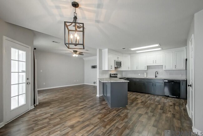 Building Photo - 3437 Myrtle Grove Dr