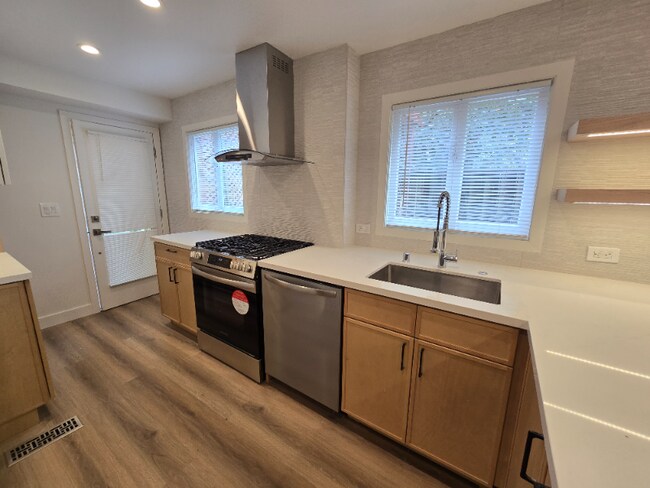 Photo - 2665-2665 Shasta Rd Apartment