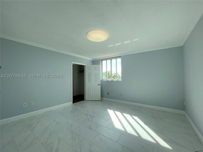 Foto del edificio - 8888 Collins Ave