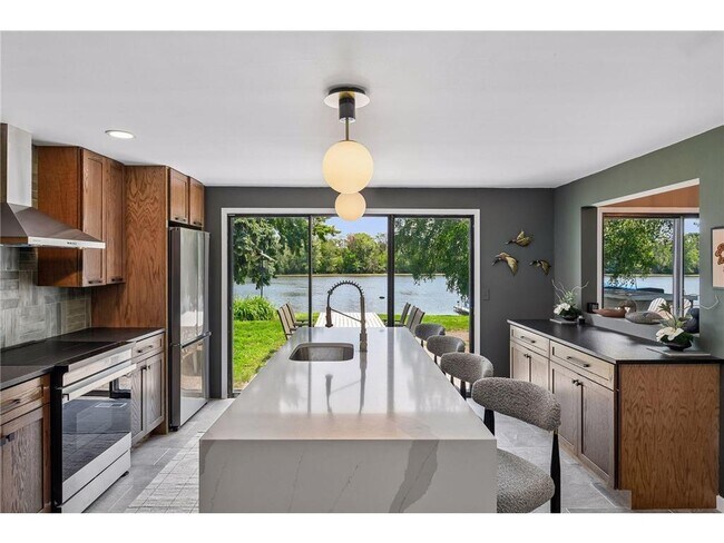 Foto del edificio - 5636 Twin Lake Terrace N