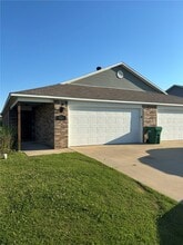 Building Photo - 227 E Anabranch Ct