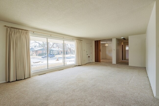 Foto del edificio - 328 Mayfair Dr