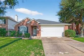 Building Photo - 6927 Great Oaks Shadow Dr