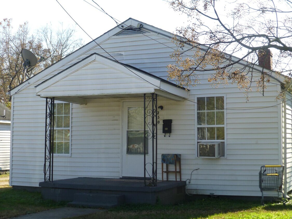 250 Wadlow St, Emporia, VA 23847 House Rental in Emporia, VA