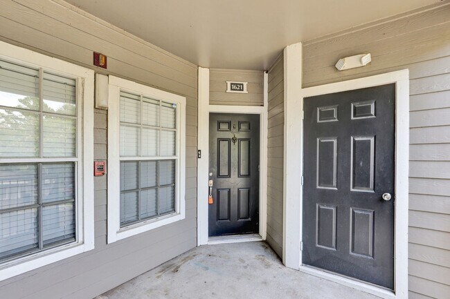 Foto del edificio - 3 bedroom/ 2 bathroom condo next to St Joh...