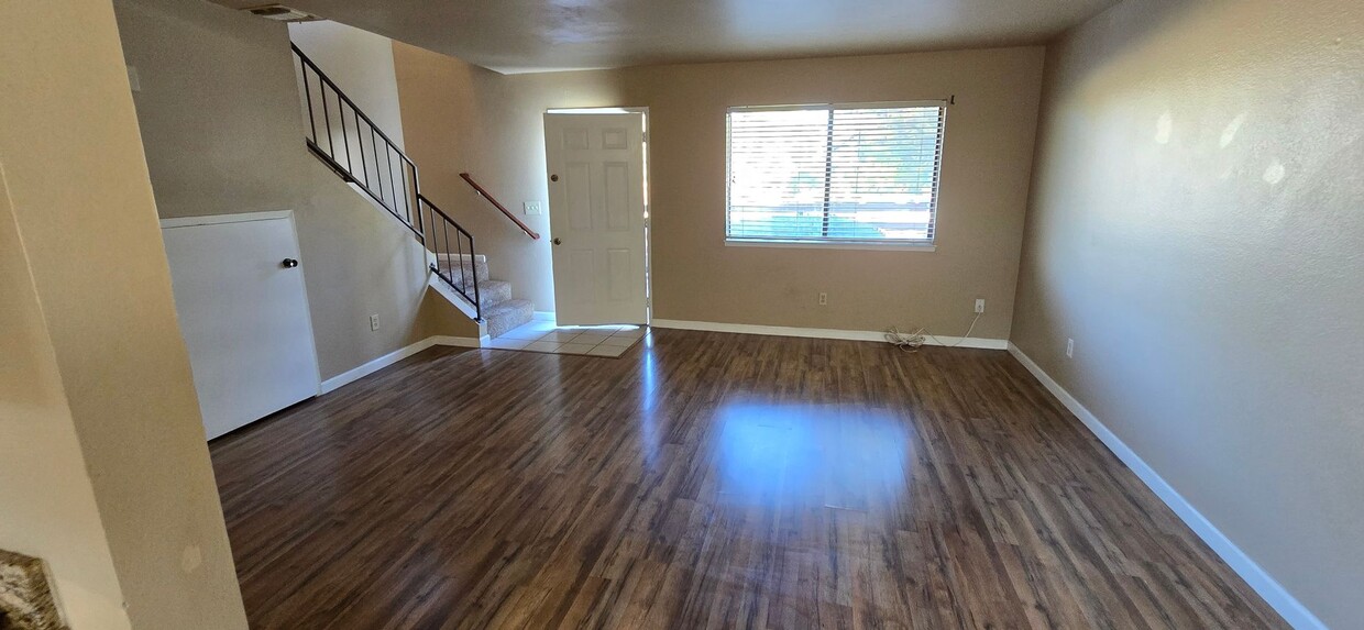 Foto principal - 2-bedroom 1 bath condo