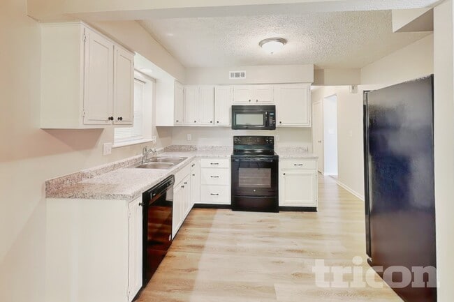 Building Photo - 6907 Tartan Ct