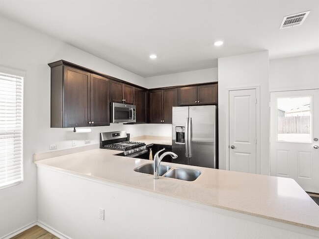 Foto del edificio - 2729 Louris Ln