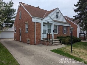 Building Photo - 5736 South Blvd