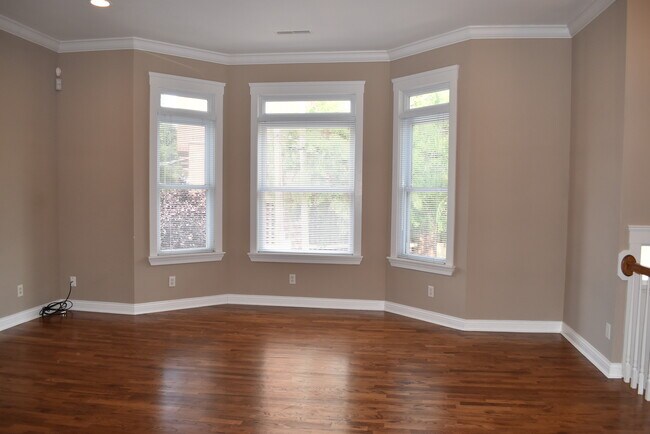 Foto del edificio - 2105 Herrick Ave