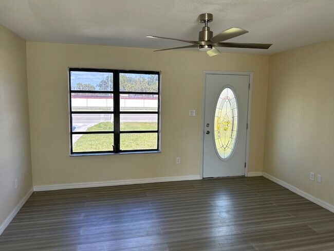 Foto del edificio - Single Family Home