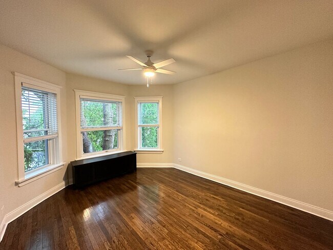 Foto del edificio - 1106 N Mayfield Ave