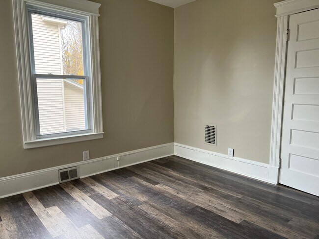 Foto del edificio - 1031 Townsend Ave