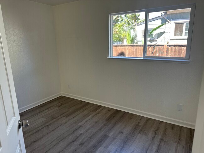 Foto del edificio - Thornton Ave
