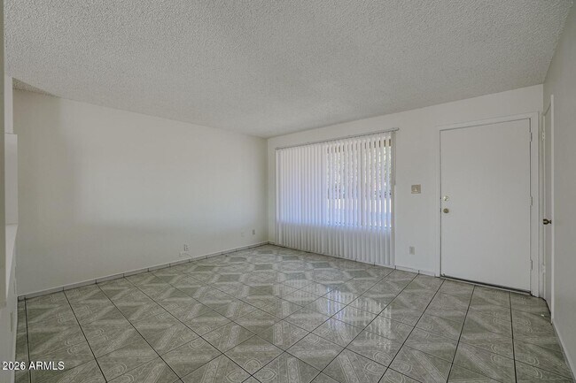 Foto del edificio - 3020 N 87th Ave