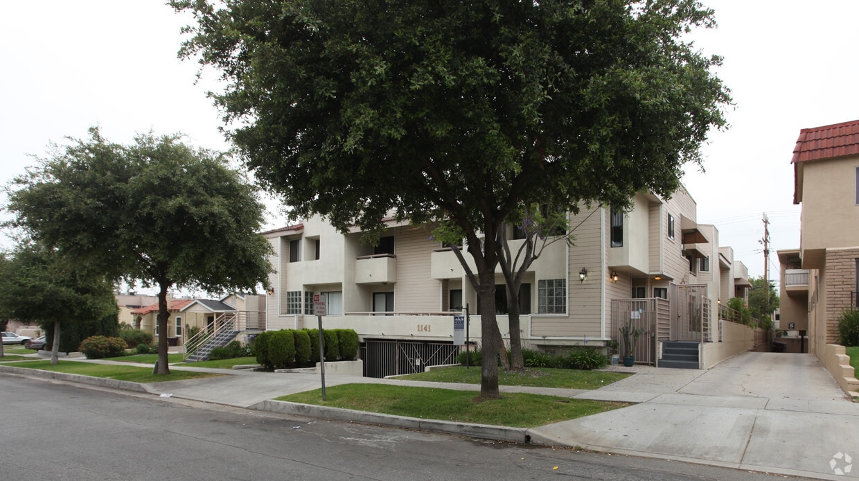 Primary Photo - 1141 Thompson Ave
