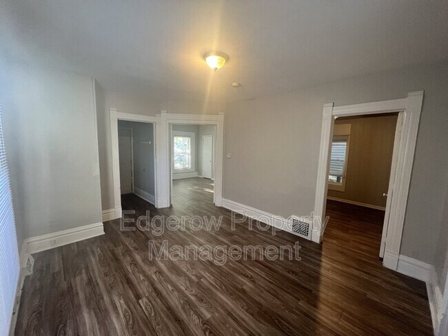 Foto del edificio - 839 Alpine Ave NW